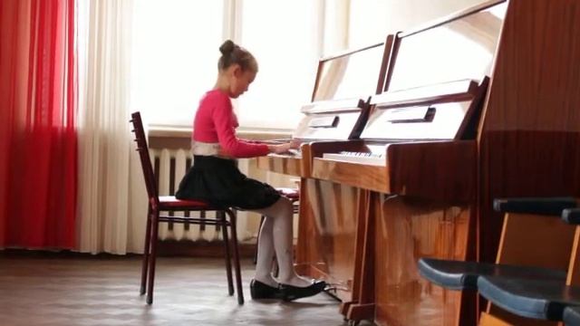 Бах, Маленькая прелюдия до-минор; Черни-Гермер этюды 7,8,9; Шопен, Вальс си-минор смотреть онлайн