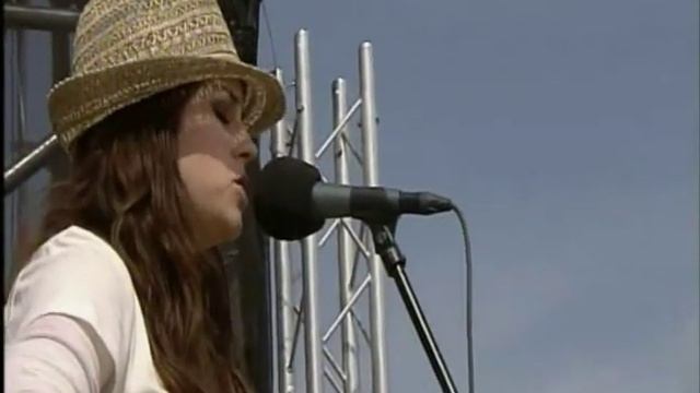 Amy McDonald-Dancin' In The Dark-T in the Park 2008 смотреть онлайн