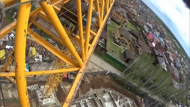 монтаж башенного крана QTZ 160 , редкостная е@ля .... вторая серия . смотреть онлайн