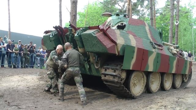 Starting the Stug III and Panther at Militracks 2019, i also included the Kingtiger of 2018 смотреть онлайн