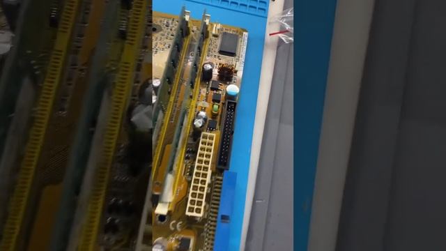 Обслуживание старого компьютера. Вздулись конденсаторы. Замена, ремонт, чистка смотреть онлайн