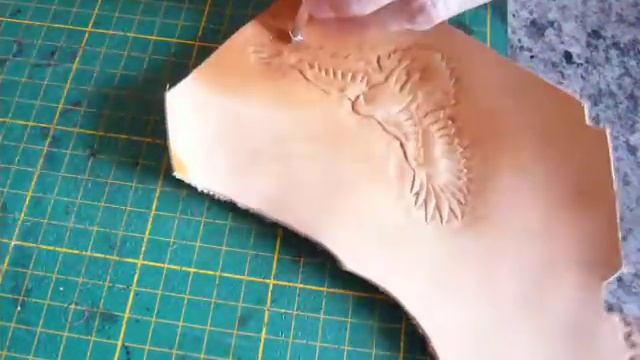 7 Проработка штампами основных и мелких деталей рисунка ворона. #птица оживает! смотреть онлайн