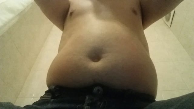 Толстый живот - вид снизу