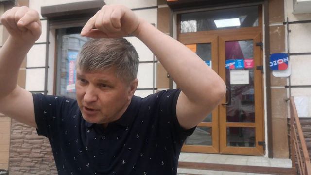 Влад Бородин передаёт привет В Ялту Анатолию Чипику смотреть онлайн