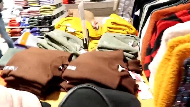 Черная пятница. Хожу по магазинам. Ищу свитер мечты смотреть онлайн
