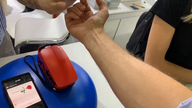 This Machine Prints a Temporary Tattoo On Skin in Seconds смотреть онлайн