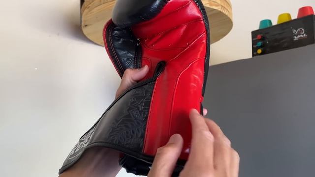 Cleto Reyes High Precision Boxing Gloves REVIEW- IMPRESSIVE PERFORMING GLOVE WITH ONE BIG FLAW! смотреть онлайн