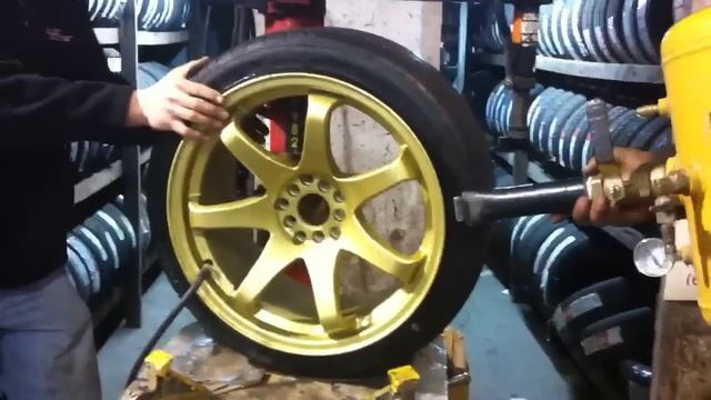 Stretching 225/40/18 On 18x9.5 Wheels