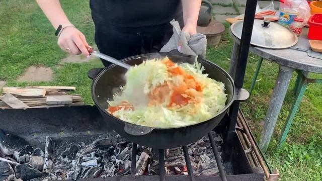 СОЛЯНКА С СОСИСКАМИ в казане смотреть онлайн