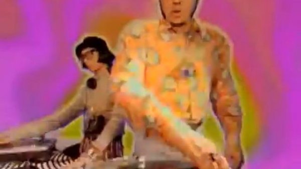 Deee Lite - Groove Is In The Heart.mp4