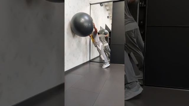 ДОМАШНЯЯ ТРЕНИРОВКА с ФИТБОЛОМ. Часть 1 смотреть онлайн