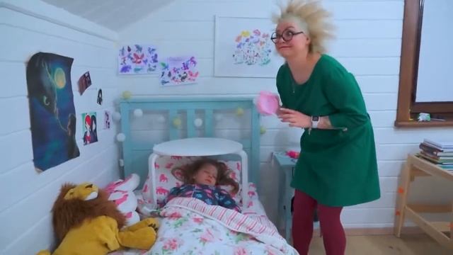 ДОВЕЛИ УЧИТЕЛЯ! ПРАНКИ от БАЛДИНЫ над учениками В РЕАЛЬНОЙ ЖИЗНИ! Baldina in real life смотреть онлайн