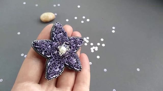 Брошь цветок из бисера и пайеток своими руками. смотреть онлайн