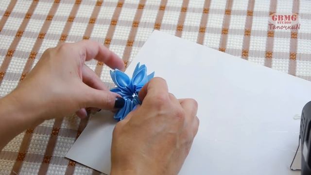 Новая резиночка Канзаши. Комбинируем ленты с фетром. Рукоделие/МК/DIY/Hand Made/Kanzashi смотреть онлайн