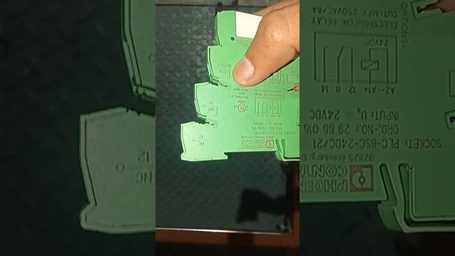 Phoenex contact PLC BSC 24VDC relay NO,NC contact. смотреть онлайн