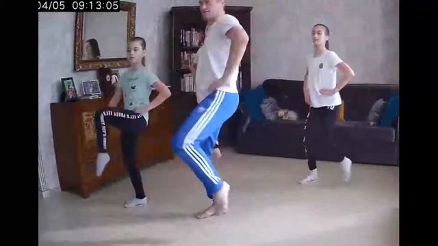 Утренняя зарядка #накарантине смотреть онлайн