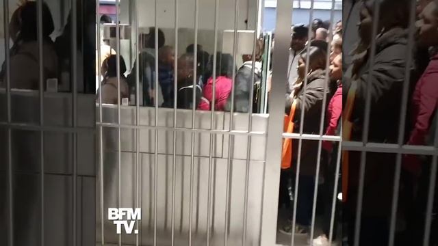 La gare du nord complètement saturée par une "grève surprise" смотреть онлайн