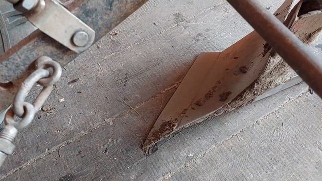 Настройка двух корпусного плуга на минитракторе!!