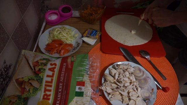 Тортилья. С куриной грудкой и овощами. смотреть онлайн
