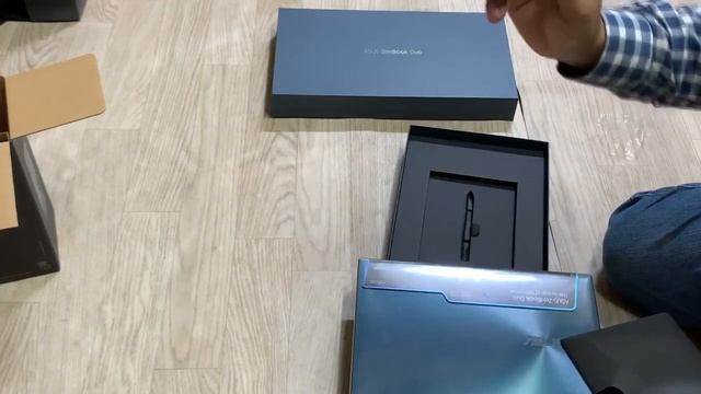 ASUS ZenBook Duo 14 Unbox by Dara Finance смотреть онлайн