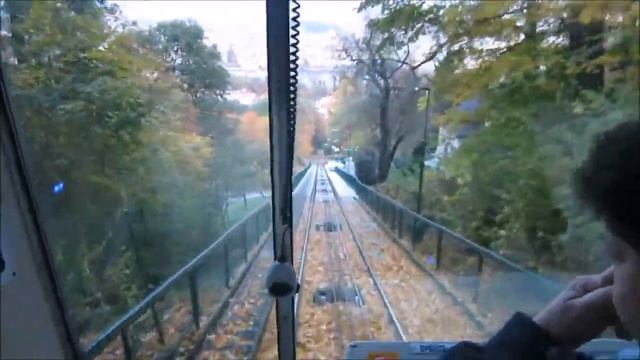 Пражский фуникулёр. Внешний вид + вид из кабины. Прага, Чехия / Pague funicular смотреть онлайн