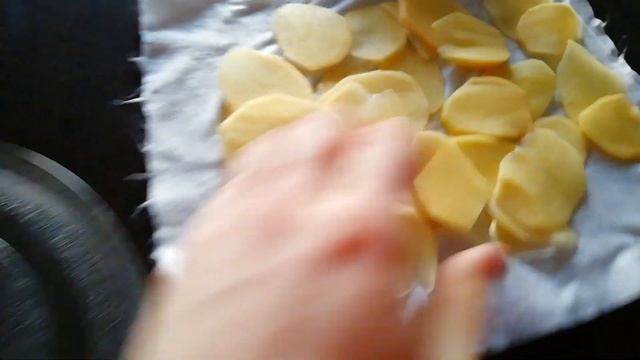 ДОМАШНИЕ ЧИПСЫ В МИКРОВОЛНОВКЕ! смотреть онлайн