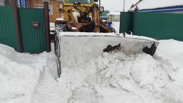 Фронтальный погрузчик то-30 (Амкадор) чистка снега смотреть онлайн