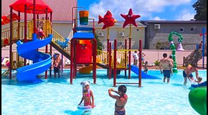 Настя_и_Папа_играют_в_детском_парке_Альбатрос_