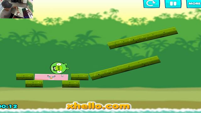 Angry Birds Kick Piggies - TWO GIANT SQUARE BIRDS KICK SQUARE PIGGIES ALL LEVEL! смотреть онлайн