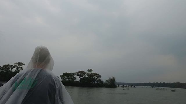 Walk to Iguazu falls Argentina. A pie de las cataratas de Iguazú Argentina. смотреть онлайн