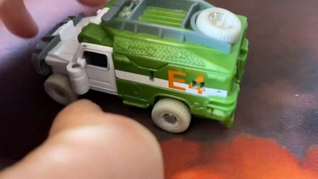 Раритетный Рэтчет и крутой Десептикон от Hasbro! смотреть онлайн