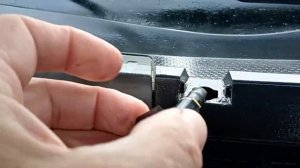 Как быстро исправить форсунку омывателя лобового стекла на Ниссане (36 секунд)