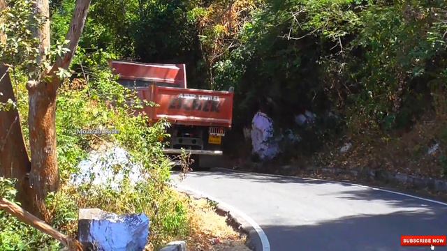 Kolli Hills Hairpin Bend Road Eicher pickup lorry Turning very Speedly | Online Anand | Hills Rider смотреть онлайн
