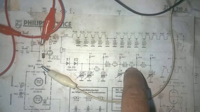 Part 2 of the CRT swap rounded to rectangular on 1960's Philips BW tv смотреть онлайн