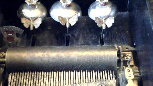 8-air Music box Bells in Vue with butterflys "When My Hubby is Sir Tom" смотреть онлайн