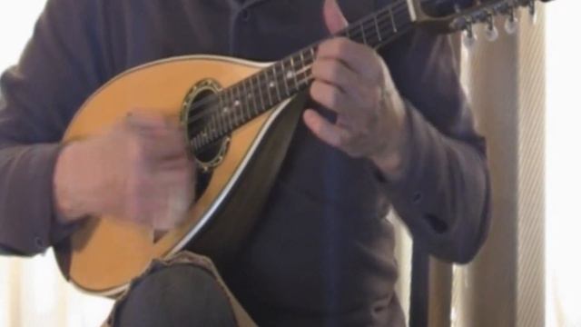 「小雨降る径」無伴奏マンドリンソロ 'Il pleut sur la route' for unaccompanied Mandolin solo смотреть онлайн