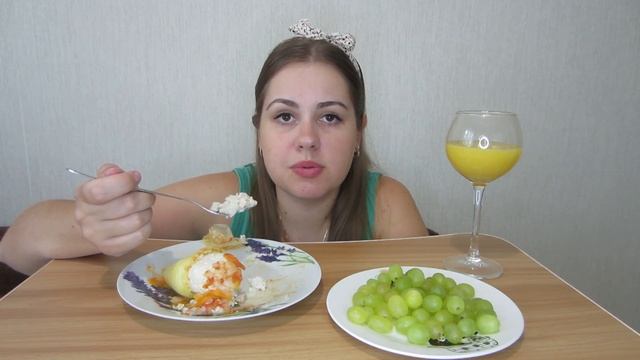 Мукбанг обед из трех блюд, суп, фаршированный перец и виноград. Я работала с 16 лет.