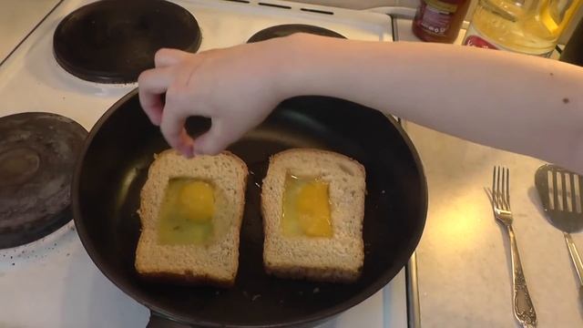 Тосты с яйцом от Соньки Моньки смотреть онлайн