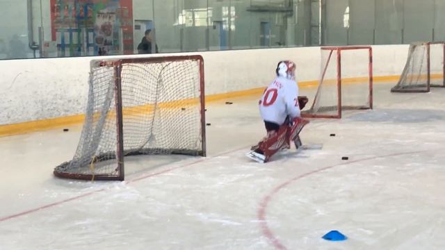 Хоккей. Вратарская тренировка 22.04.16г. Садыков Артём Нижний Новгород ФОК Мещерский. Часть 2. смотреть онлайн