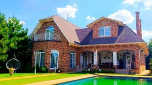 Стильный дом с дорогим ремонтом  с огромным бассейном в Краснодаре (65 млн.р.) +7-904-539-34-34