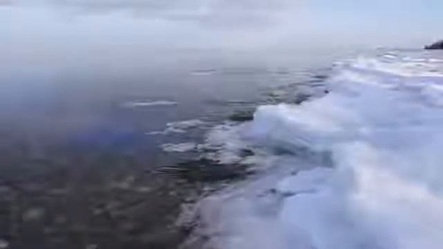 Эффектное замерзание озера Байкал смотреть онлайн