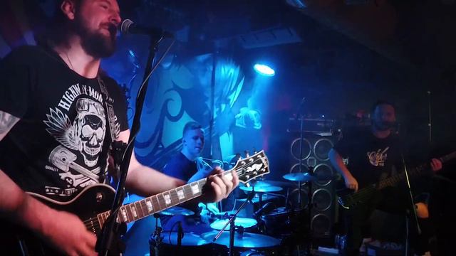 Кавер-версия " А что нам надо?" группы Серьга в исполнении OliverBand смотреть онлайн