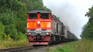 3ТЭ10МО-3008 с грузовым поездом дает прикурить