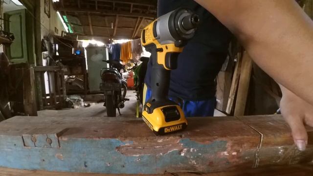 DeWALT DCF815 D2 10.8 Volt 2.0Ah Cordless Impact Driver Unboxing + Review (Indonesia) смотреть онлайн