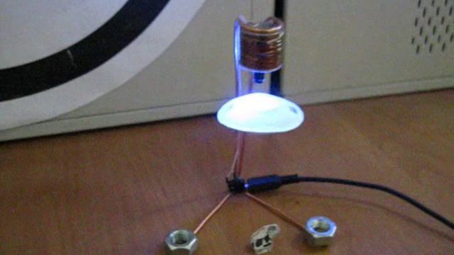 Levitron: UFO vs Cow смотреть онлайн