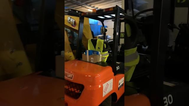 BRANDNEW FORKLIFT 3 TON - Mitsubishi diesel engine for export IN and OUT of EUROPE смотреть онлайн