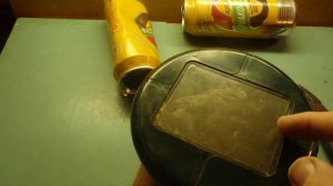 Отпугиватель кротов своими руками .Вам нужна одна пивная банка и штырь.