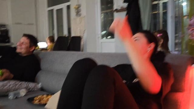 МУЖ И ПОДРУГА ОБВИНИЛИ В ПРИВОРОТЕ | И Я УЕХАЛА смотреть онлайн