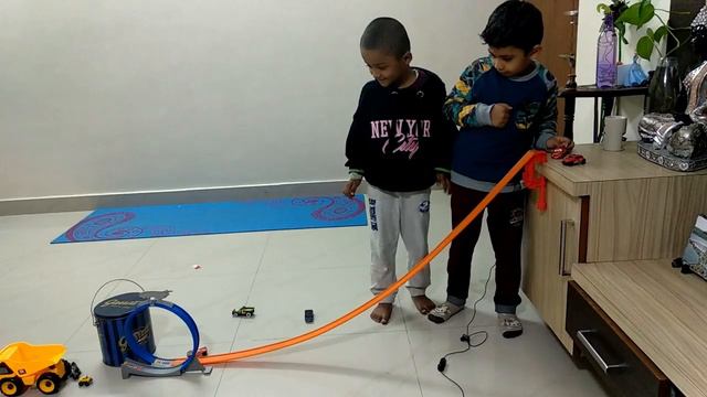 Hot Wheels car Track смотреть онлайн