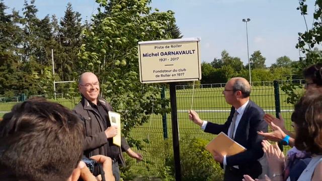 Dévoilement de la plaque sur la piste de roller Michel Garnavault смотреть онлайн